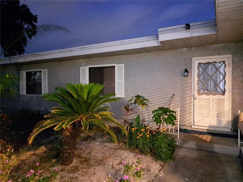 For Sale: $599,000 (5 beds, 2 baths, 2734 Square Feet)