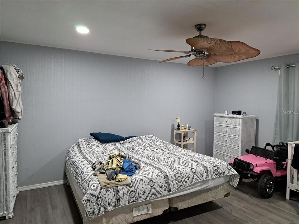 For Sale: $599,000 (5 beds, 2 baths, 2734 Square Feet)