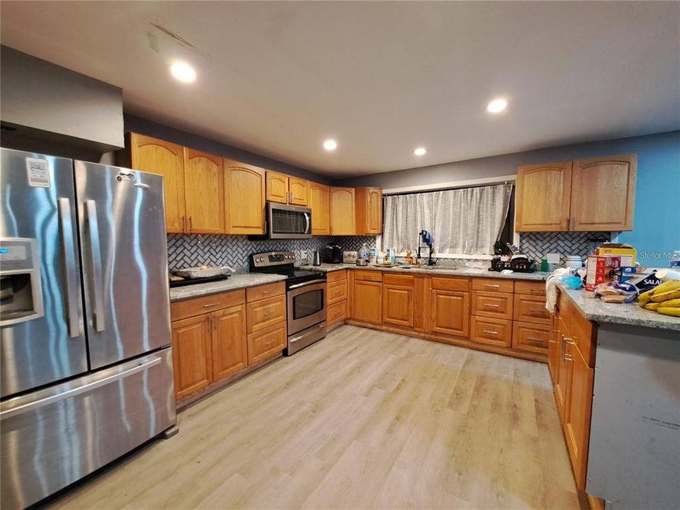 For Sale: $599,000 (5 beds, 2 baths, 2734 Square Feet)