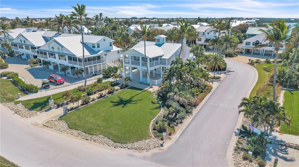 For Sale: $2,500,000 (4 beds, 5 baths, 3200 Square Feet)
