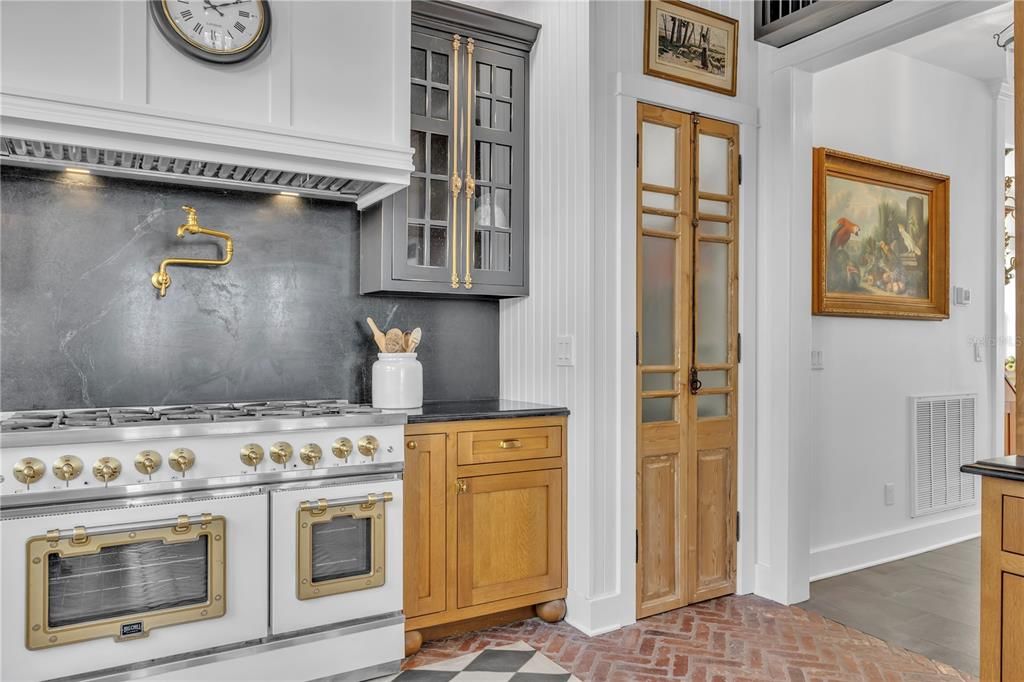 For Sale: $2,500,000 (4 beds, 5 baths, 3200 Square Feet)