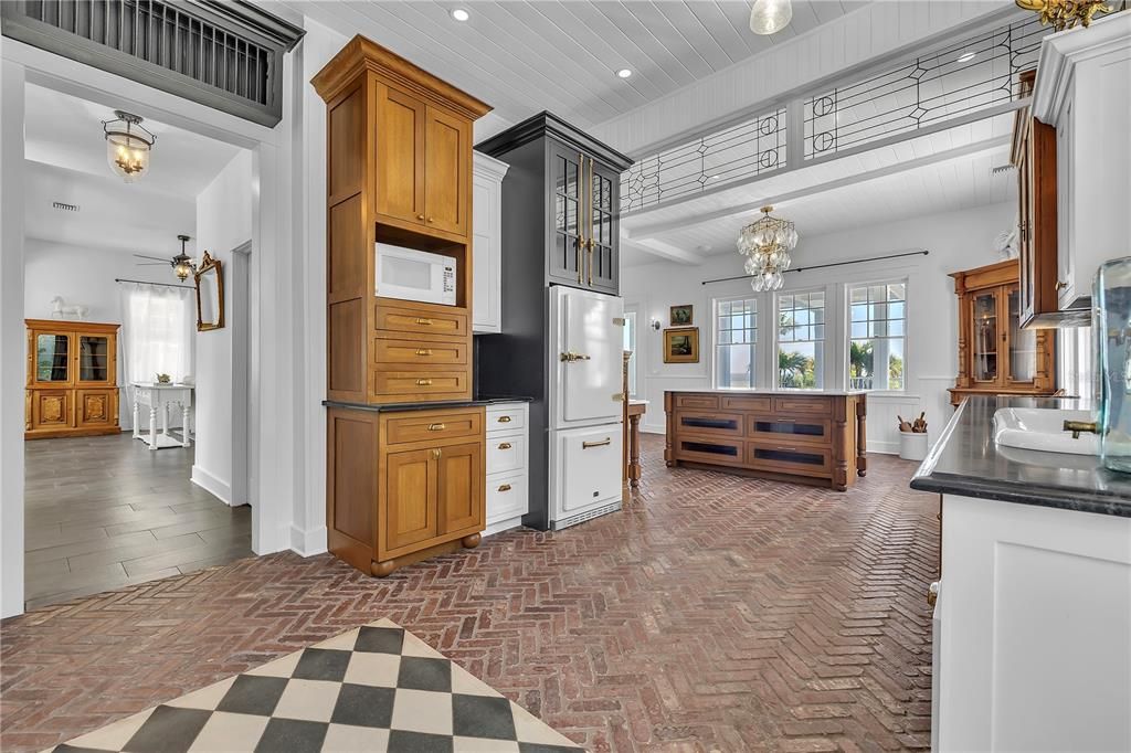 For Sale: $2,500,000 (4 beds, 5 baths, 3200 Square Feet)
