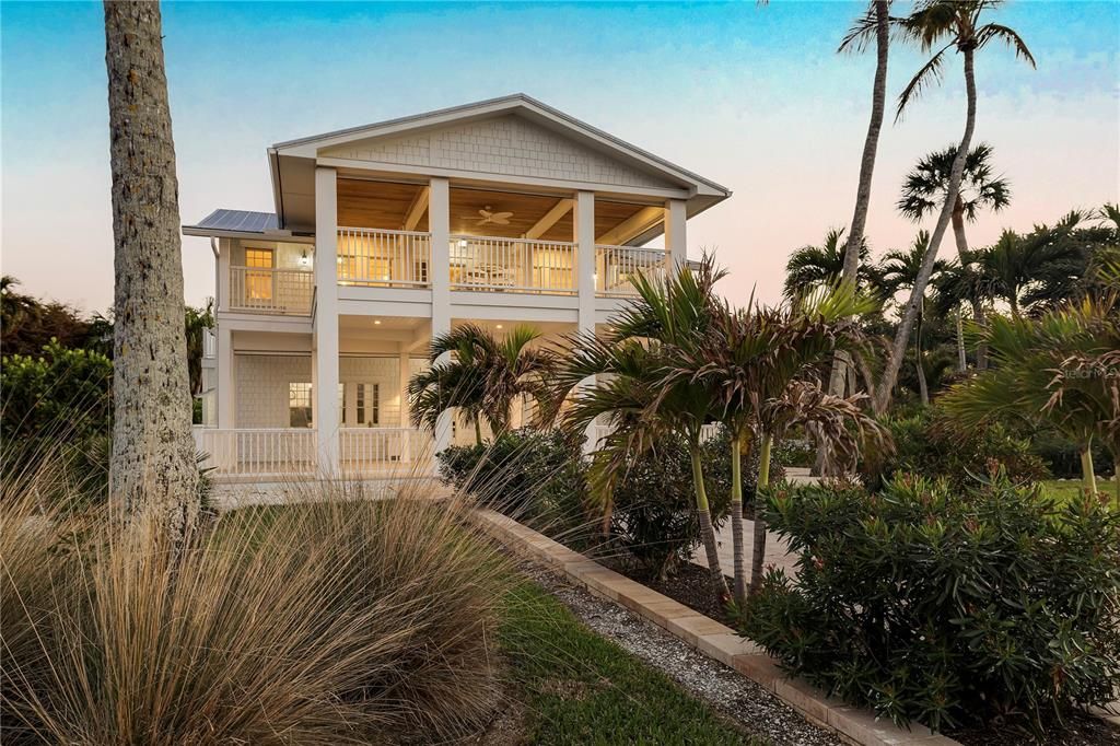 For Sale: $2,500,000 (4 beds, 5 baths, 3200 Square Feet)