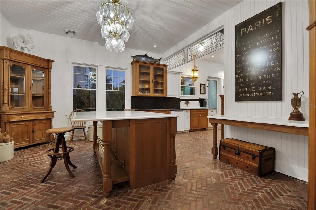 For Sale: $2,500,000 (4 beds, 5 baths, 3200 Square Feet)