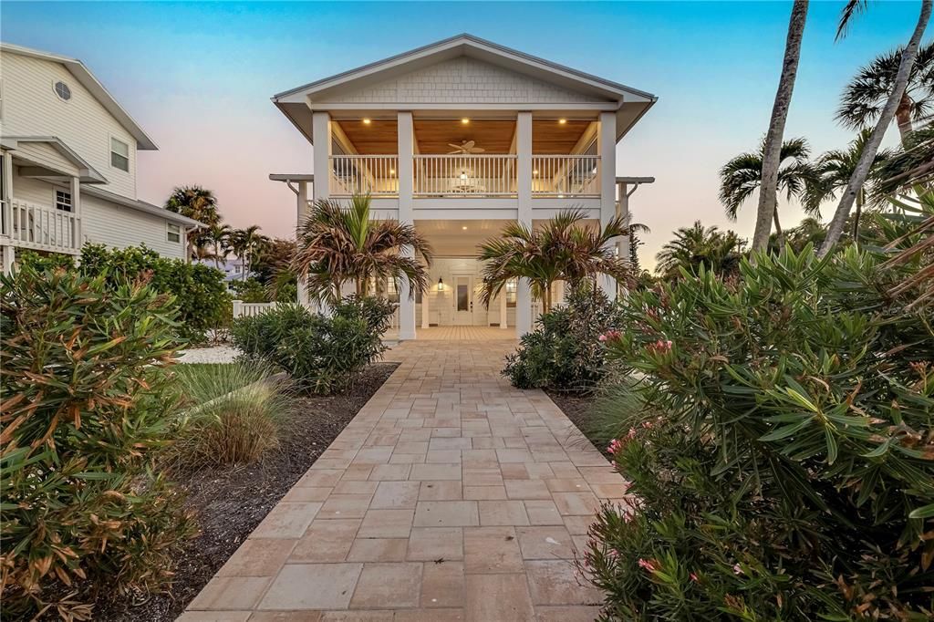 For Sale: $2,500,000 (4 beds, 5 baths, 3200 Square Feet)