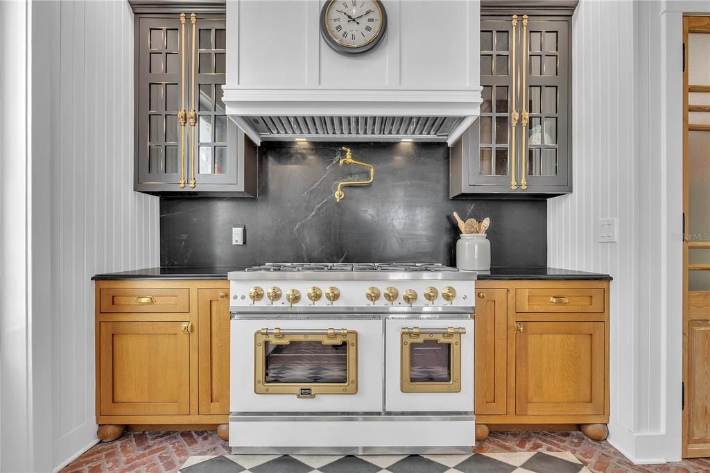 For Sale: $2,500,000 (4 beds, 5 baths, 3200 Square Feet)