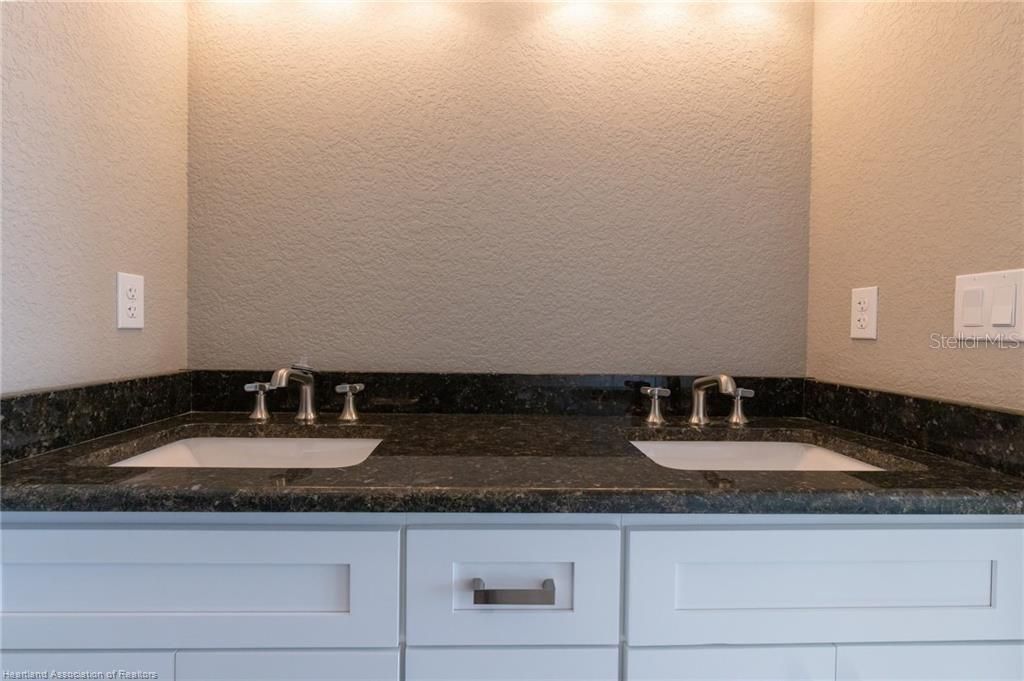 待售: $499,000 (4 贝兹, 3 浴室, 2615 平方英尺)