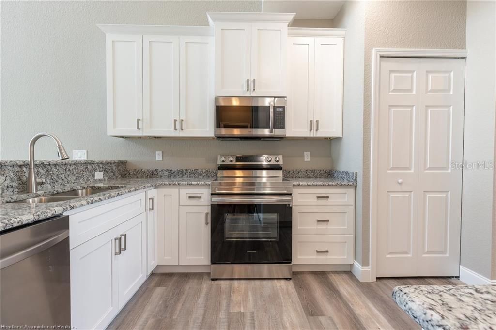 待售: $499,000 (4 贝兹, 3 浴室, 2615 平方英尺)