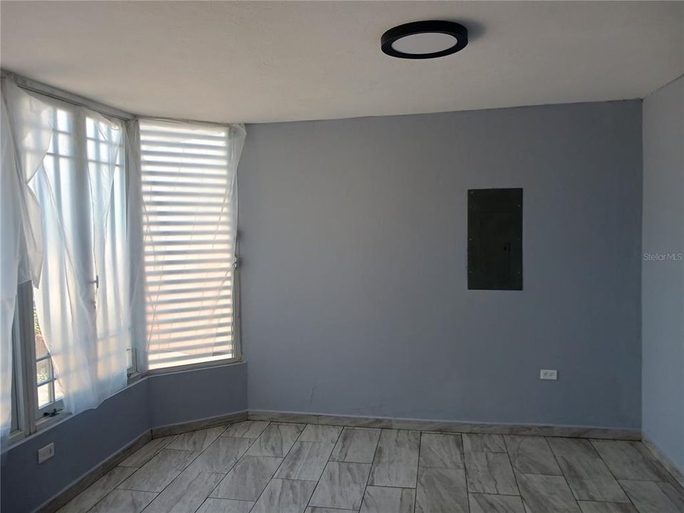 На продажу: $155,000 (2 спален, 1 ванн, 1101 Квадратных фут)