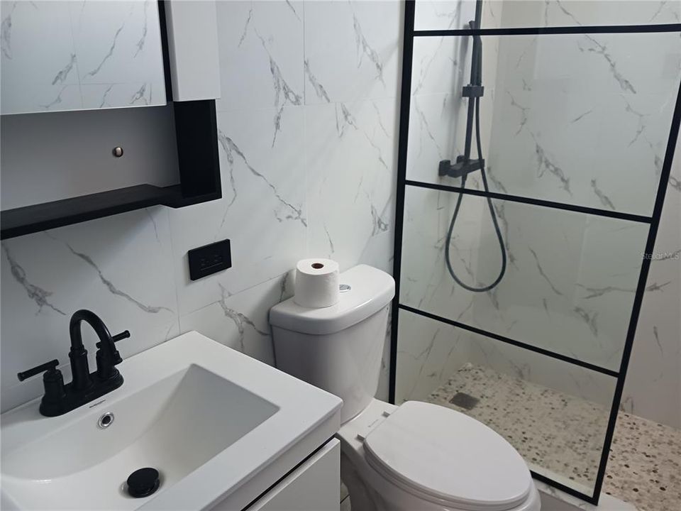 На продажу: $155,000 (2 спален, 1 ванн, 1101 Квадратных фут)