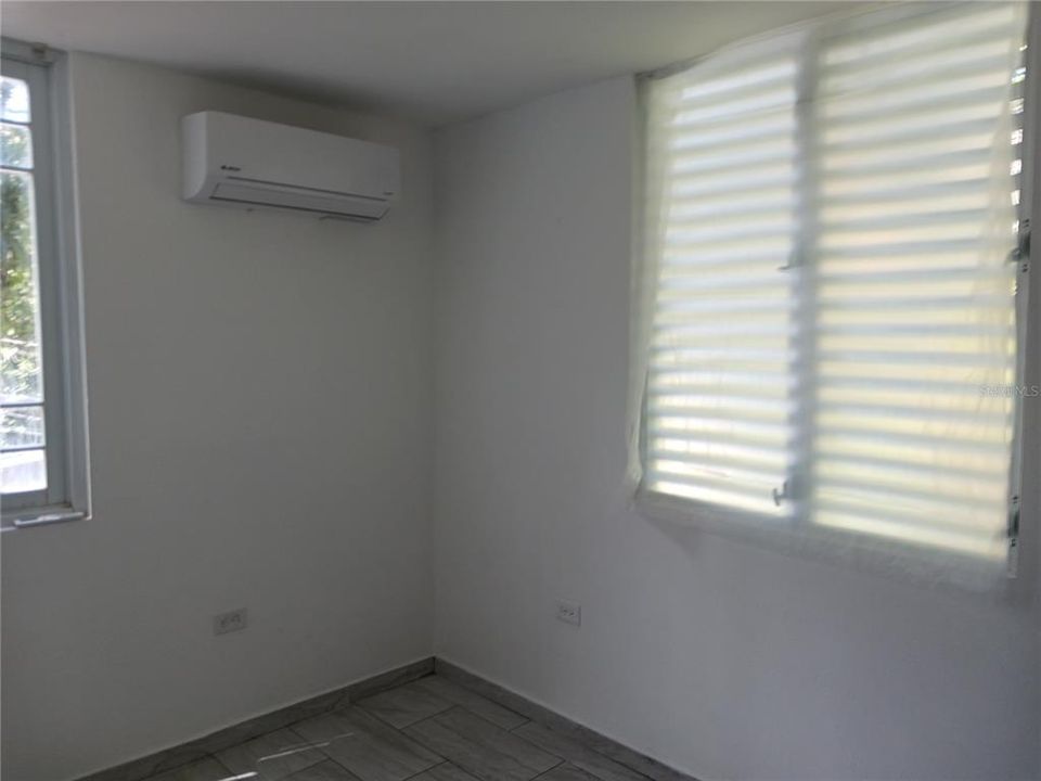 На продажу: $155,000 (2 спален, 1 ванн, 1101 Квадратных фут)