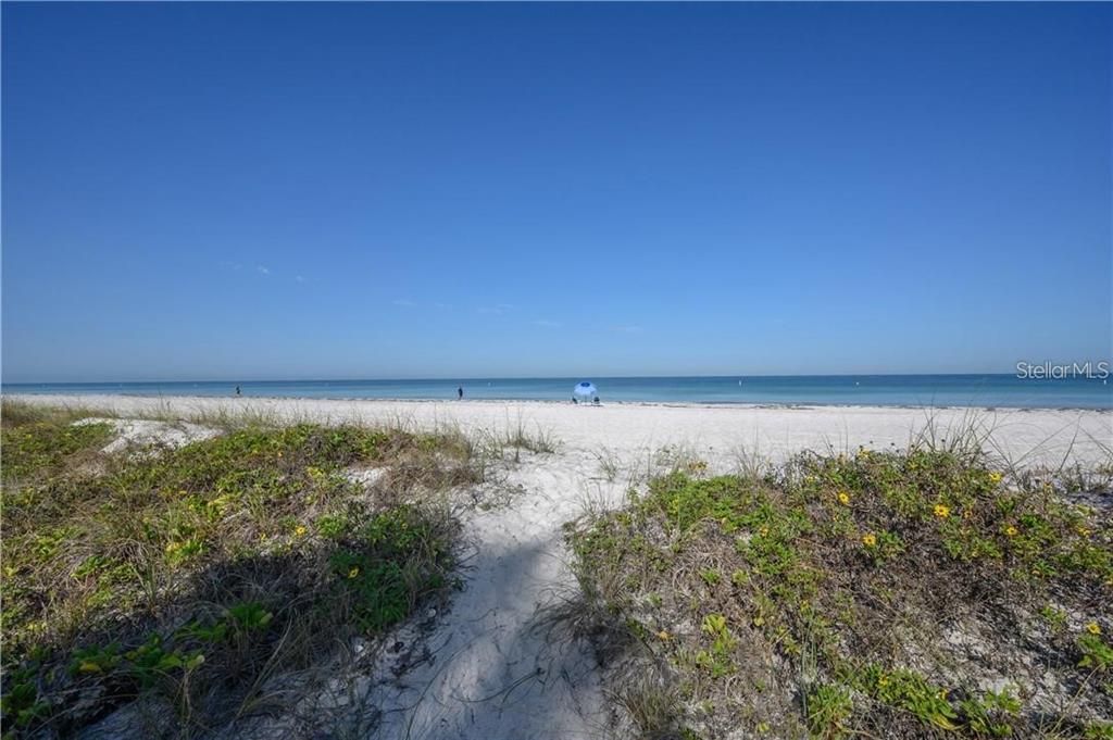 Active With Contract: $2,300 (2 beds, 2 baths, 1065 Square Feet)