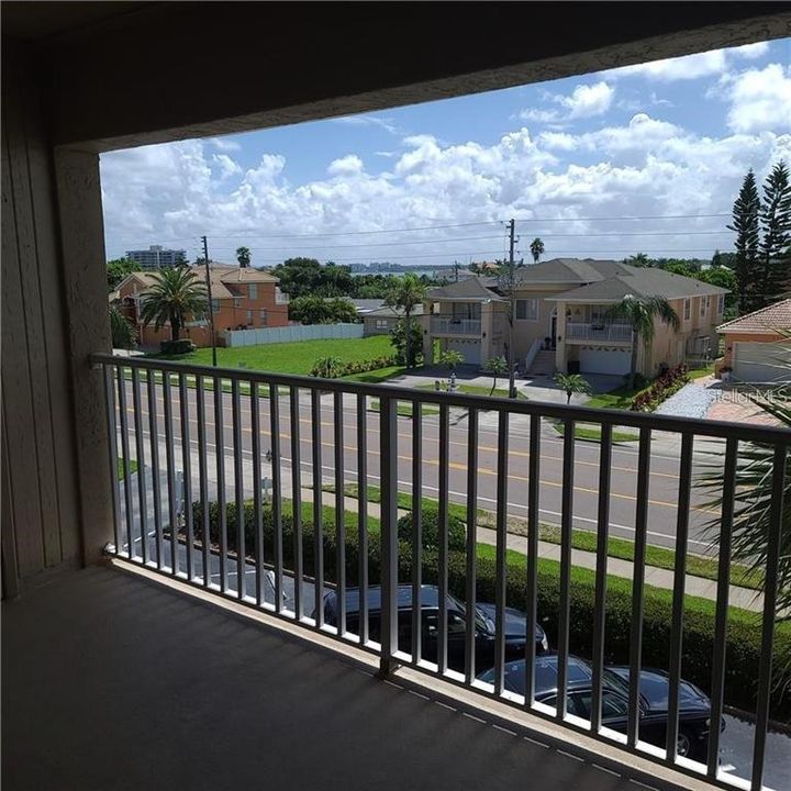 Active With Contract: $2,300 (2 beds, 2 baths, 1065 Square Feet)