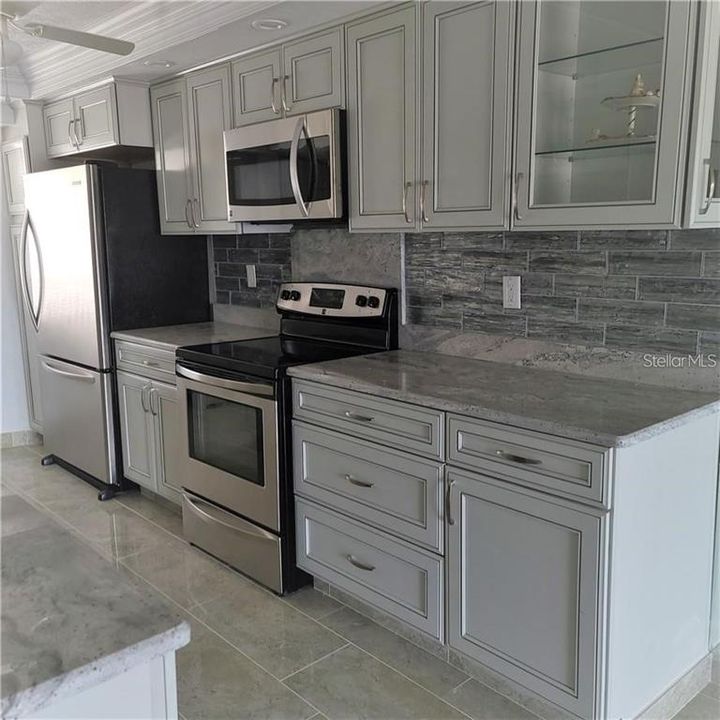 Active With Contract: $2,300 (2 beds, 2 baths, 1065 Square Feet)