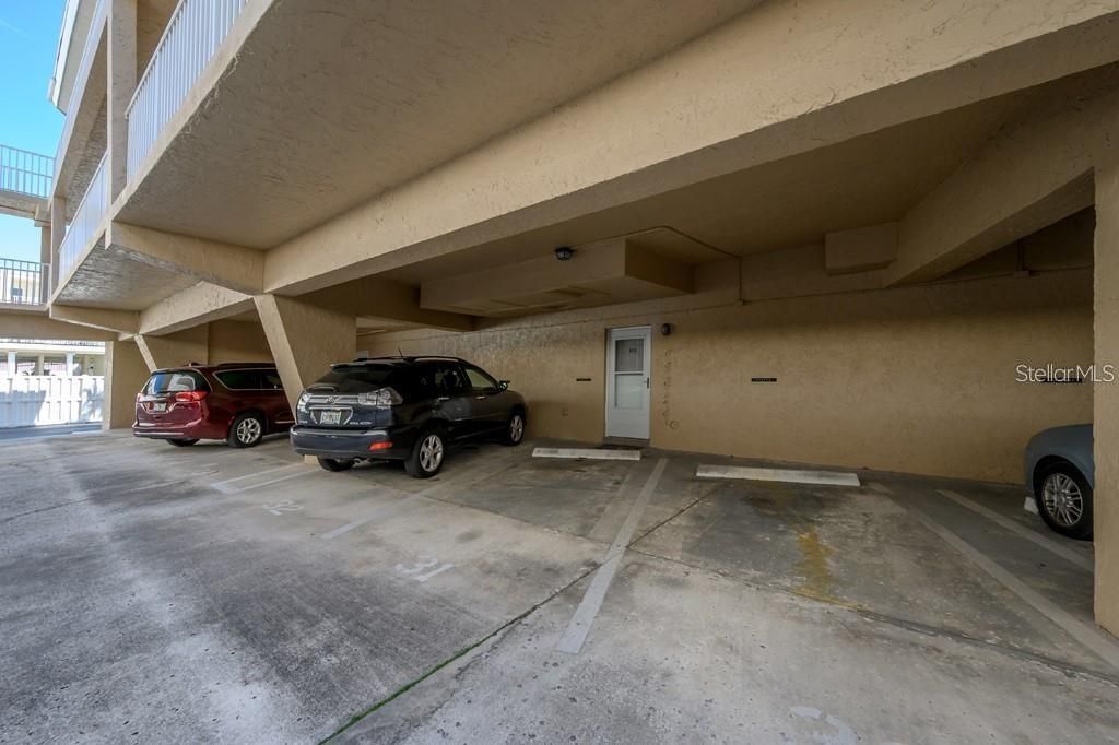 Active With Contract: $2,300 (2 beds, 2 baths, 1065 Square Feet)