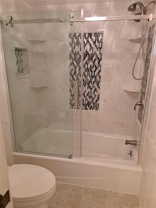Active With Contract: $2,300 (2 beds, 2 baths, 1065 Square Feet)