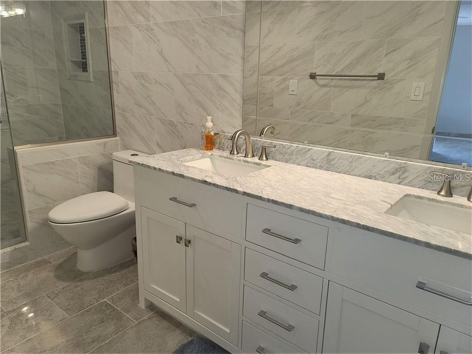 Active With Contract: $2,300 (2 beds, 2 baths, 1065 Square Feet)