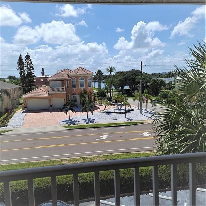 Active With Contract: $2,300 (2 beds, 2 baths, 1065 Square Feet)