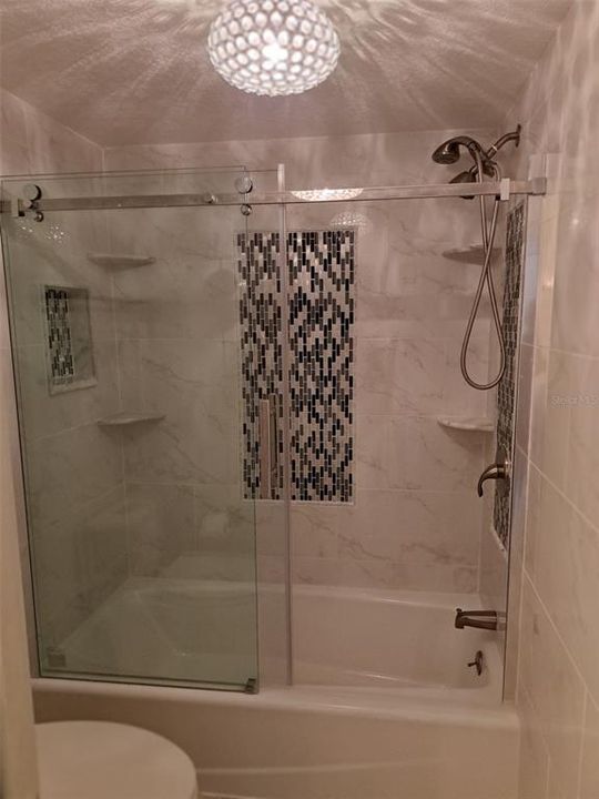 Active With Contract: $2,300 (2 beds, 2 baths, 1065 Square Feet)