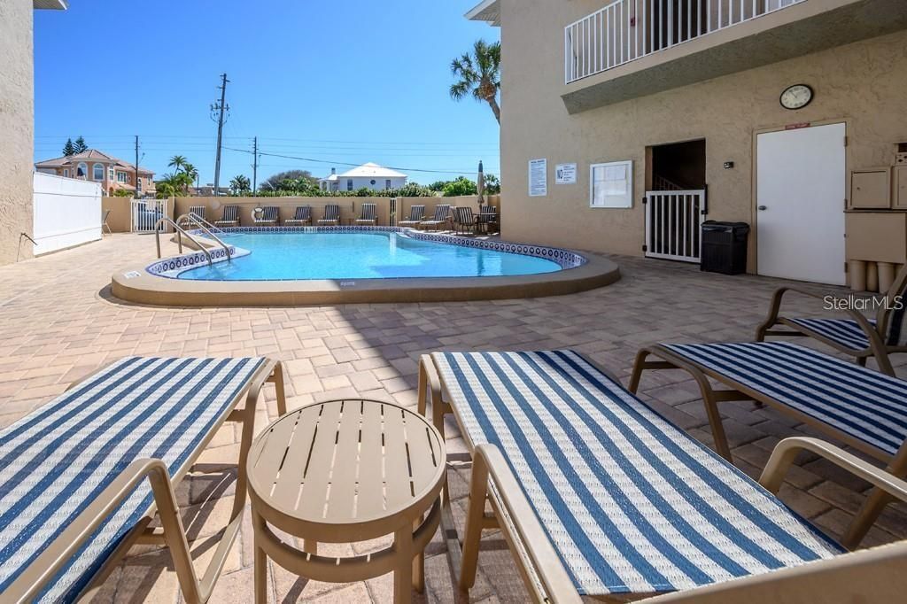 Active With Contract: $2,300 (2 beds, 2 baths, 1065 Square Feet)