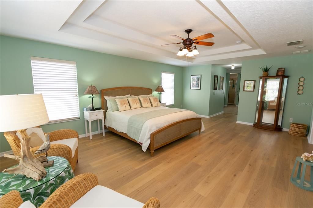 Activo con contrato: $729,900 (5 camas, 3 baños, 2908 Pies cuadrados)