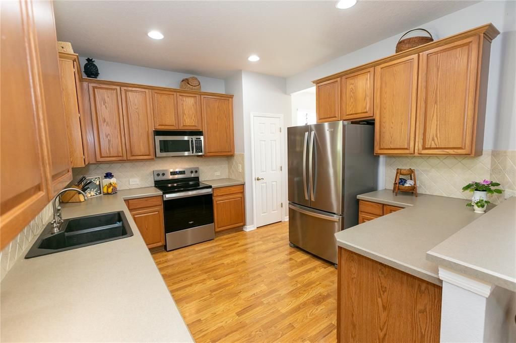 Activo con contrato: $729,900 (5 camas, 3 baños, 2908 Pies cuadrados)