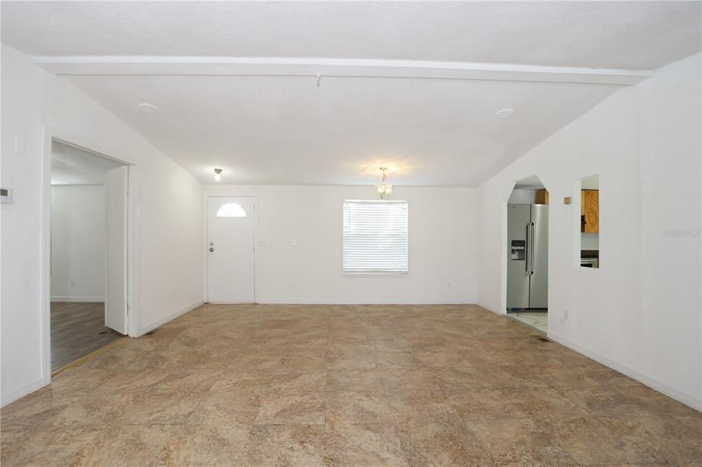 Activo con contrato: $235,000 (3 camas, 2 baños, 1288 Pies cuadrados)
