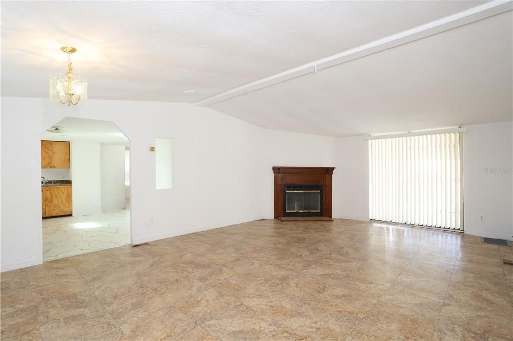 Activo con contrato: $235,000 (3 camas, 2 baños, 1288 Pies cuadrados)
