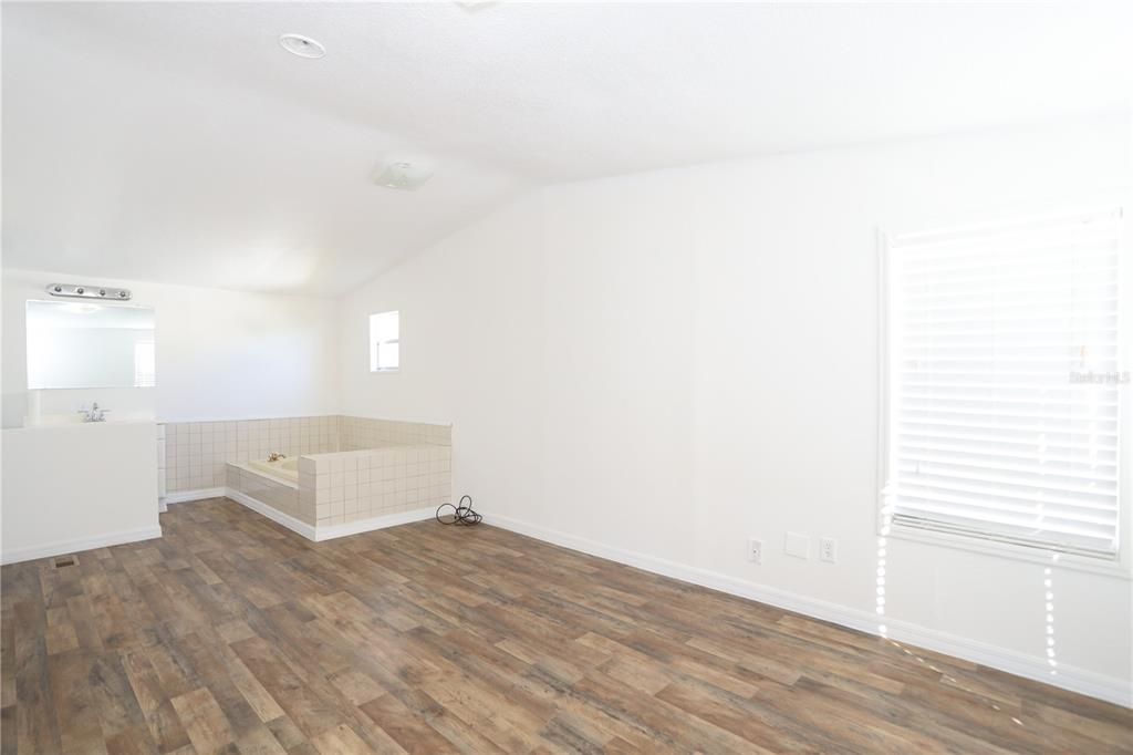Activo con contrato: $235,000 (3 camas, 2 baños, 1288 Pies cuadrados)