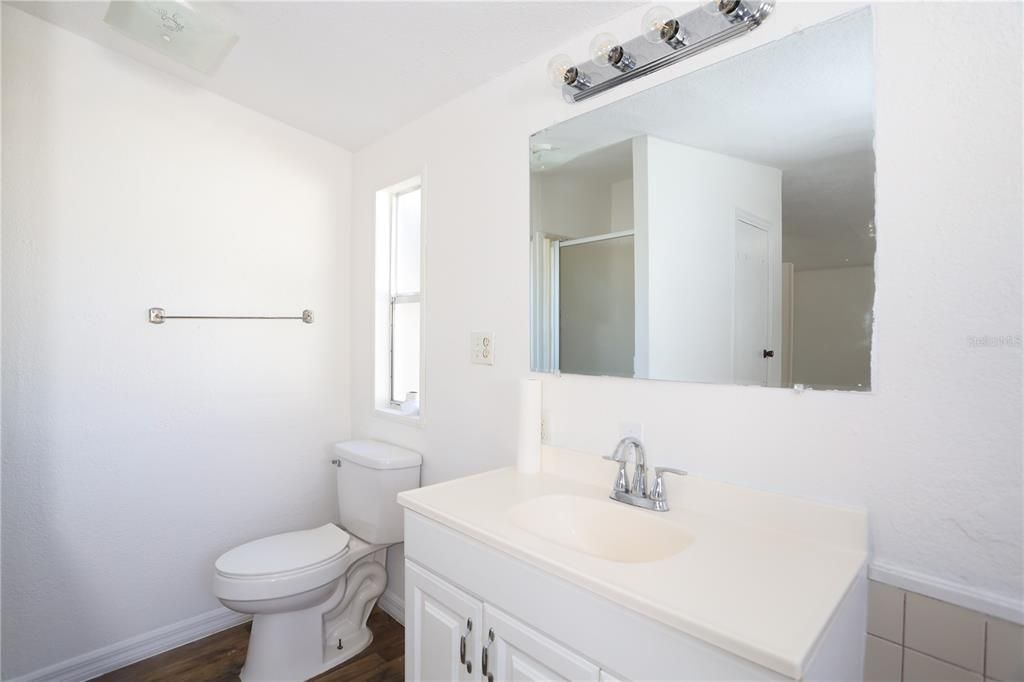 Activo con contrato: $235,000 (3 camas, 2 baños, 1288 Pies cuadrados)