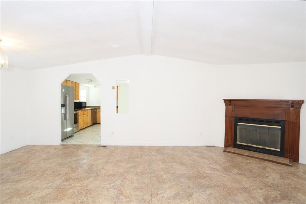 Activo con contrato: $235,000 (3 camas, 2 baños, 1288 Pies cuadrados)