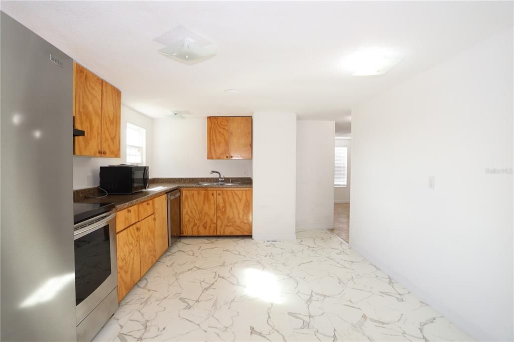 Activo con contrato: $235,000 (3 camas, 2 baños, 1288 Pies cuadrados)