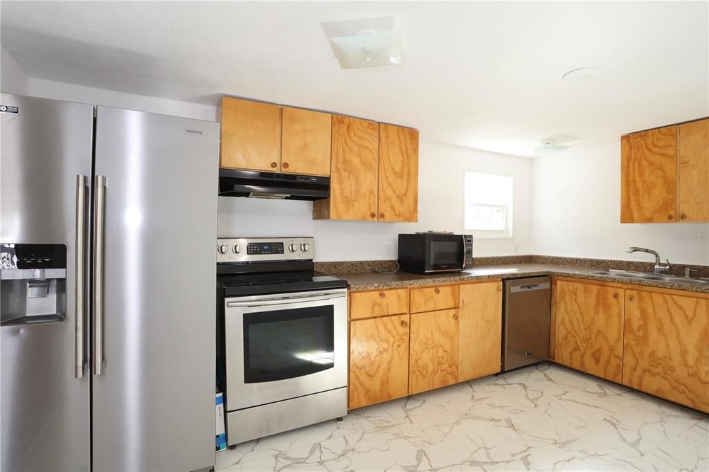 Activo con contrato: $235,000 (3 camas, 2 baños, 1288 Pies cuadrados)