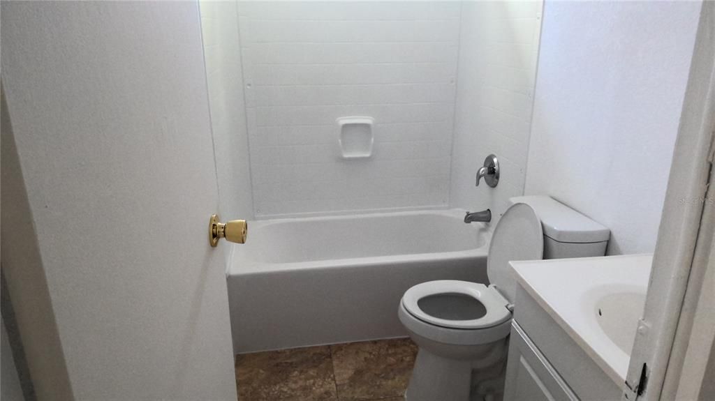 Activo con contrato: $235,000 (3 camas, 2 baños, 1288 Pies cuadrados)