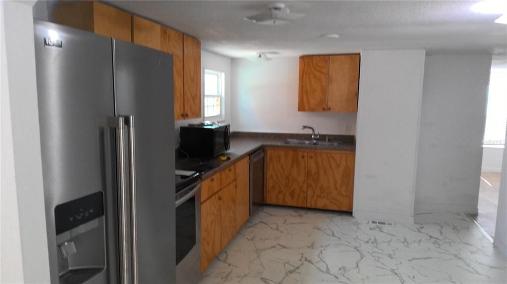 Activo con contrato: $235,000 (3 camas, 2 baños, 1288 Pies cuadrados)