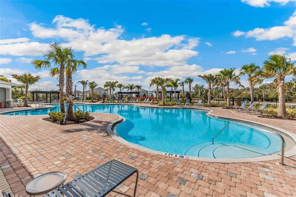 Active With Contract: $370,000 (4 beds, 2 baths, 1828 Square Feet)