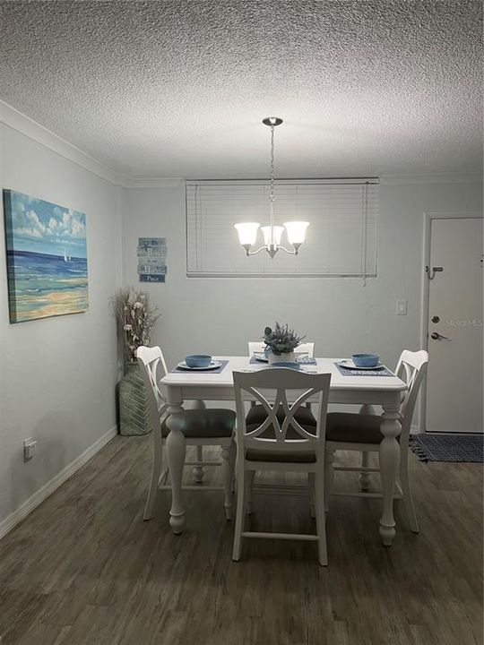 For Sale: $225,900 (2 beds, 2 baths, 843 Square Feet)