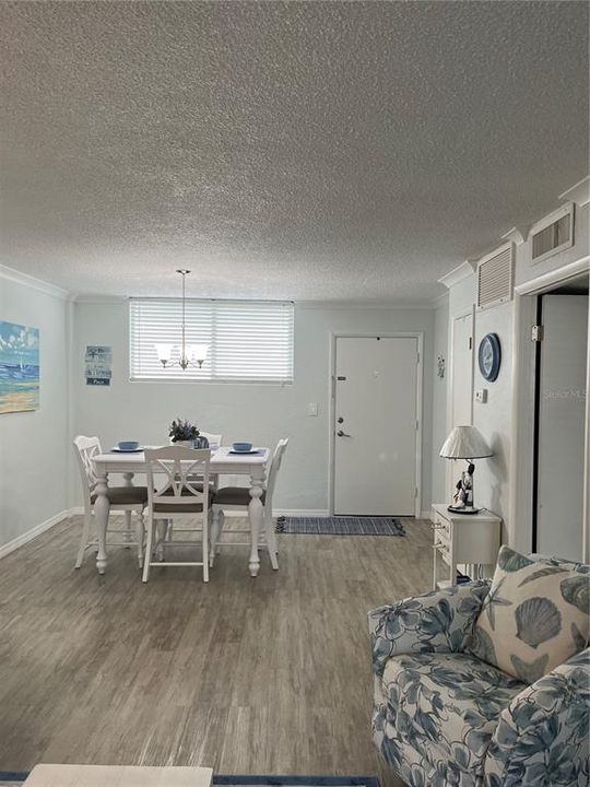 For Sale: $225,900 (2 beds, 2 baths, 843 Square Feet)