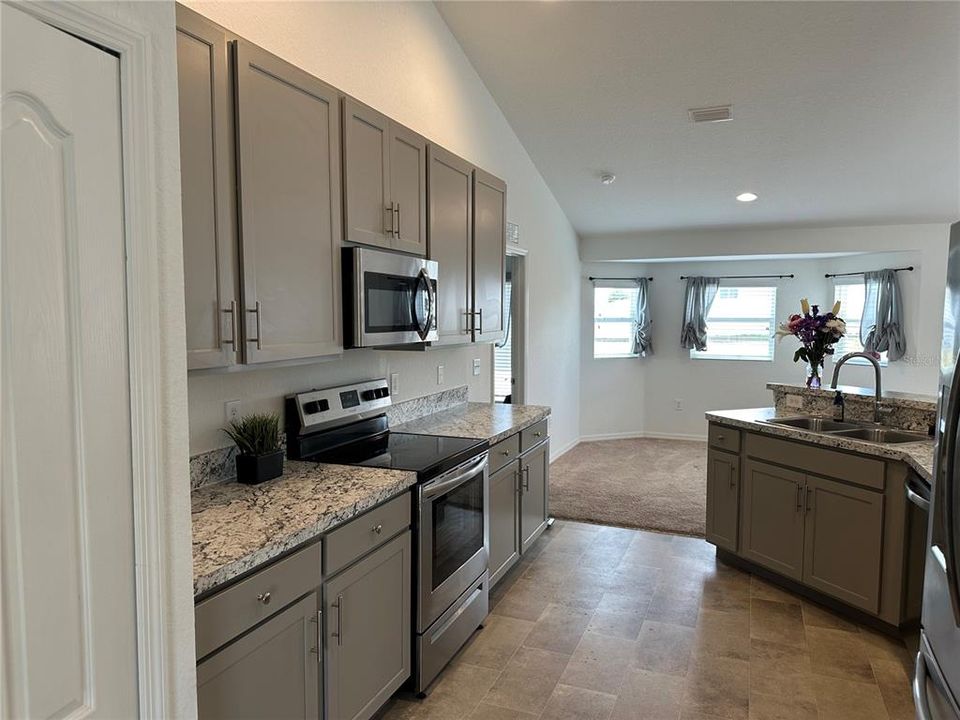 For Sale: $300,000 (3 beds, 2 baths, 1804 Square Feet)
