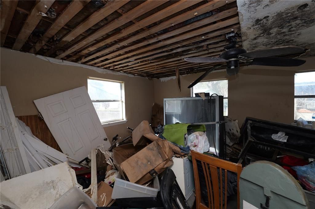 На продажу: $158,000 (3 спален, 1 ванн, 816 Квадратных фут)