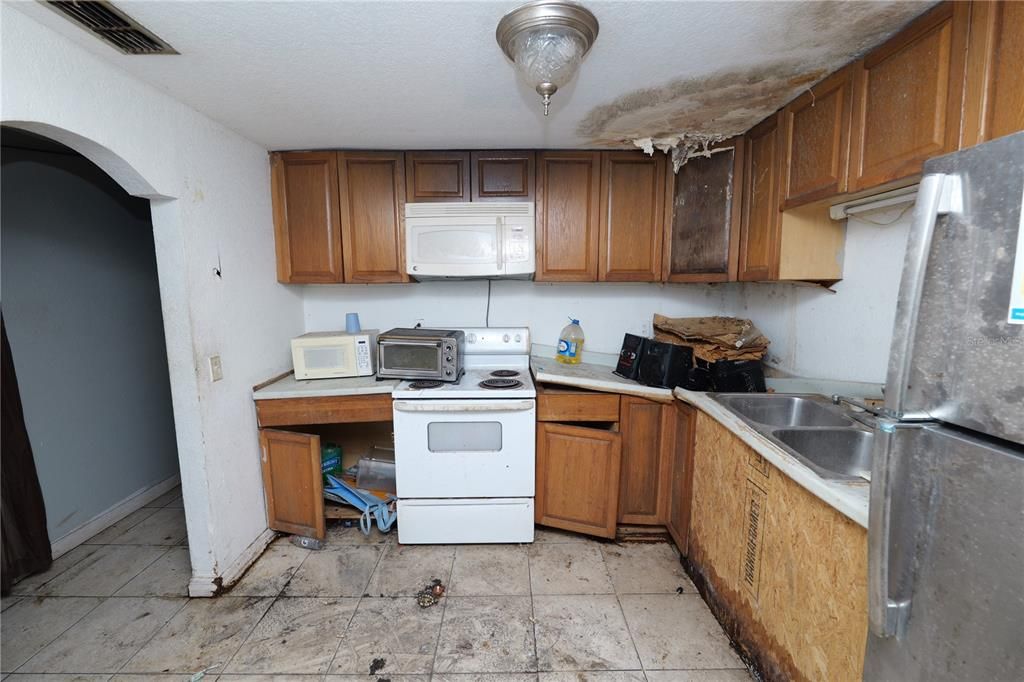 На продажу: $158,000 (3 спален, 1 ванн, 816 Квадратных фут)