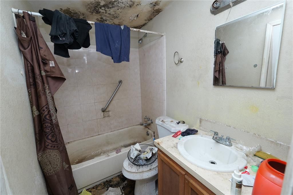 На продажу: $158,000 (3 спален, 1 ванн, 816 Квадратных фут)