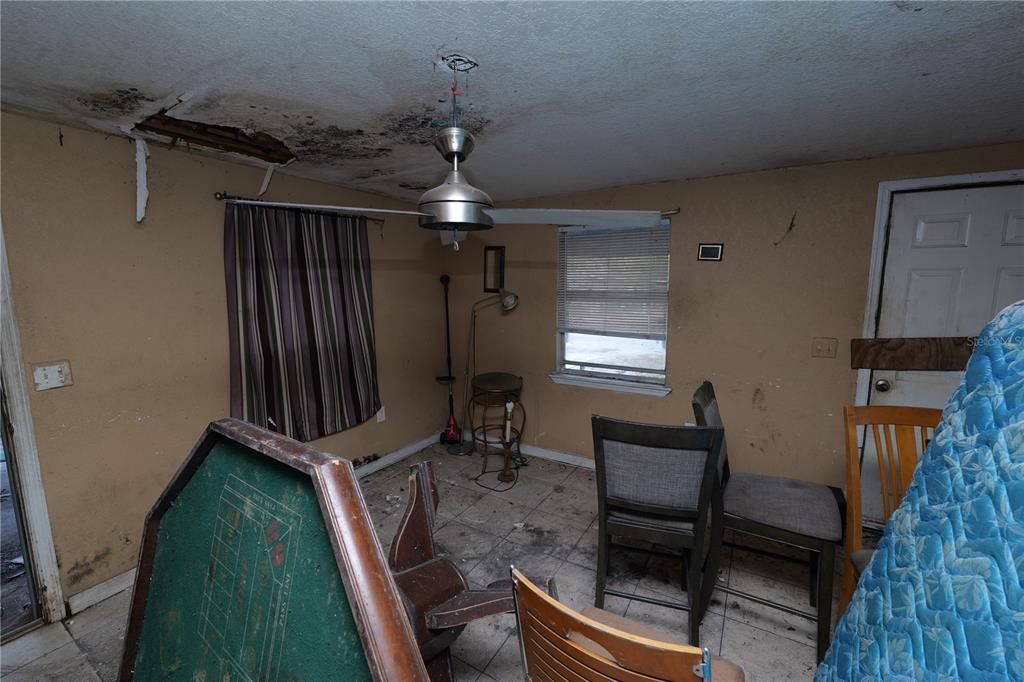 На продажу: $158,000 (3 спален, 1 ванн, 816 Квадратных фут)