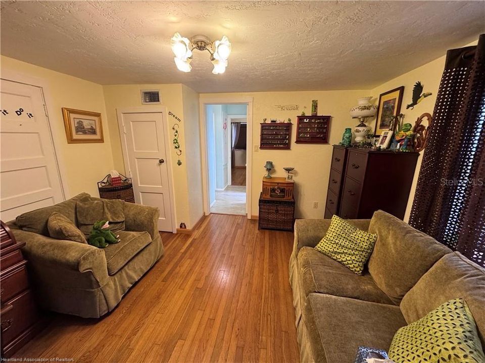 En Venta: $449,900 (1 camas, 1 baños, 1164 Pies cuadrados)