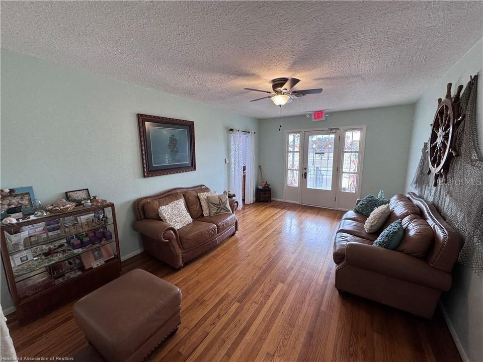 En Venta: $449,900 (1 camas, 1 baños, 1164 Pies cuadrados)