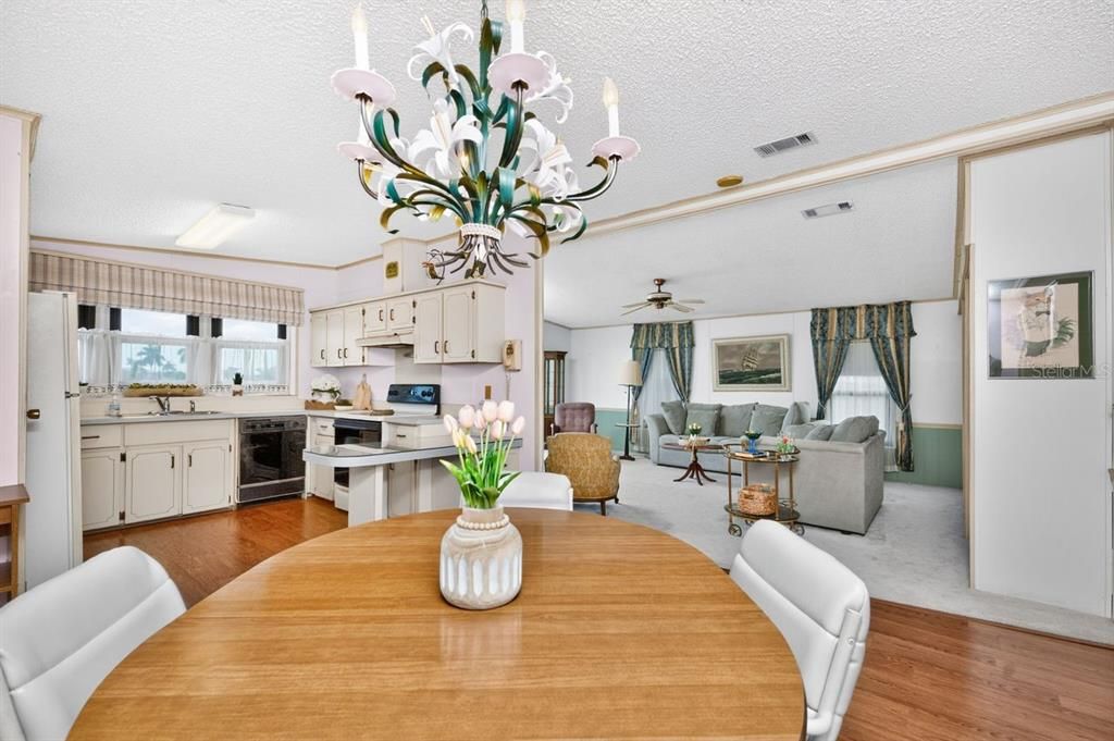 Activo con contrato: $119,900 (2 camas, 2 baños, 1296 Pies cuadrados)