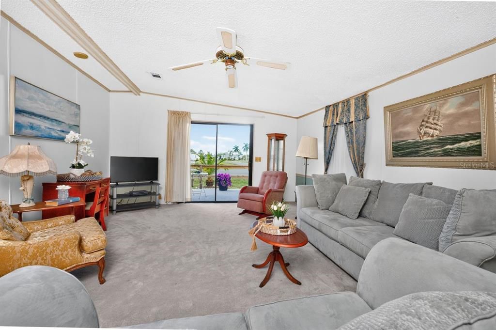 Activo con contrato: $119,900 (2 camas, 2 baños, 1296 Pies cuadrados)
