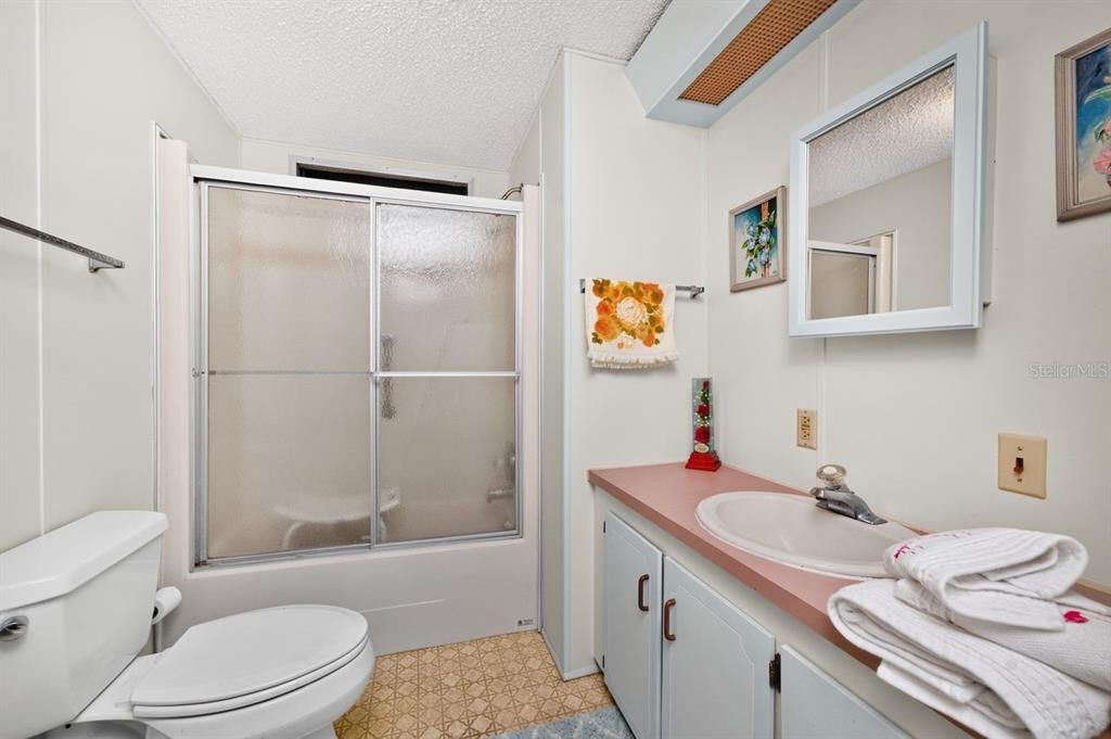 Activo con contrato: $119,900 (2 camas, 2 baños, 1296 Pies cuadrados)