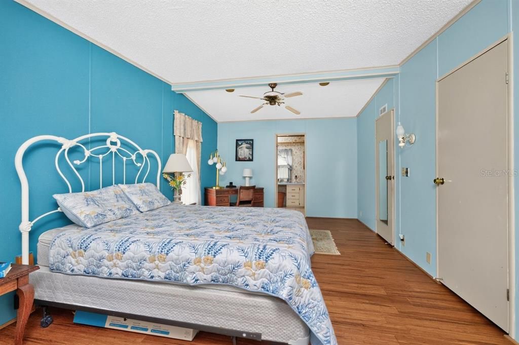 Activo con contrato: $119,900 (2 camas, 2 baños, 1296 Pies cuadrados)