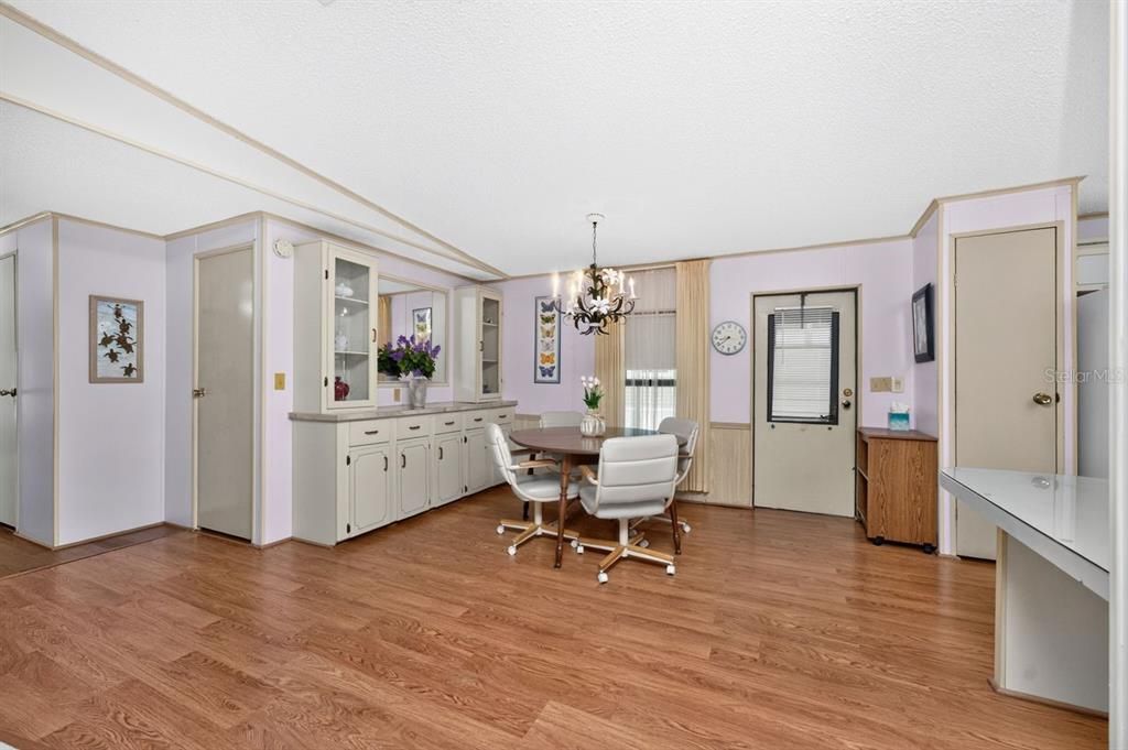 Activo con contrato: $119,900 (2 camas, 2 baños, 1296 Pies cuadrados)